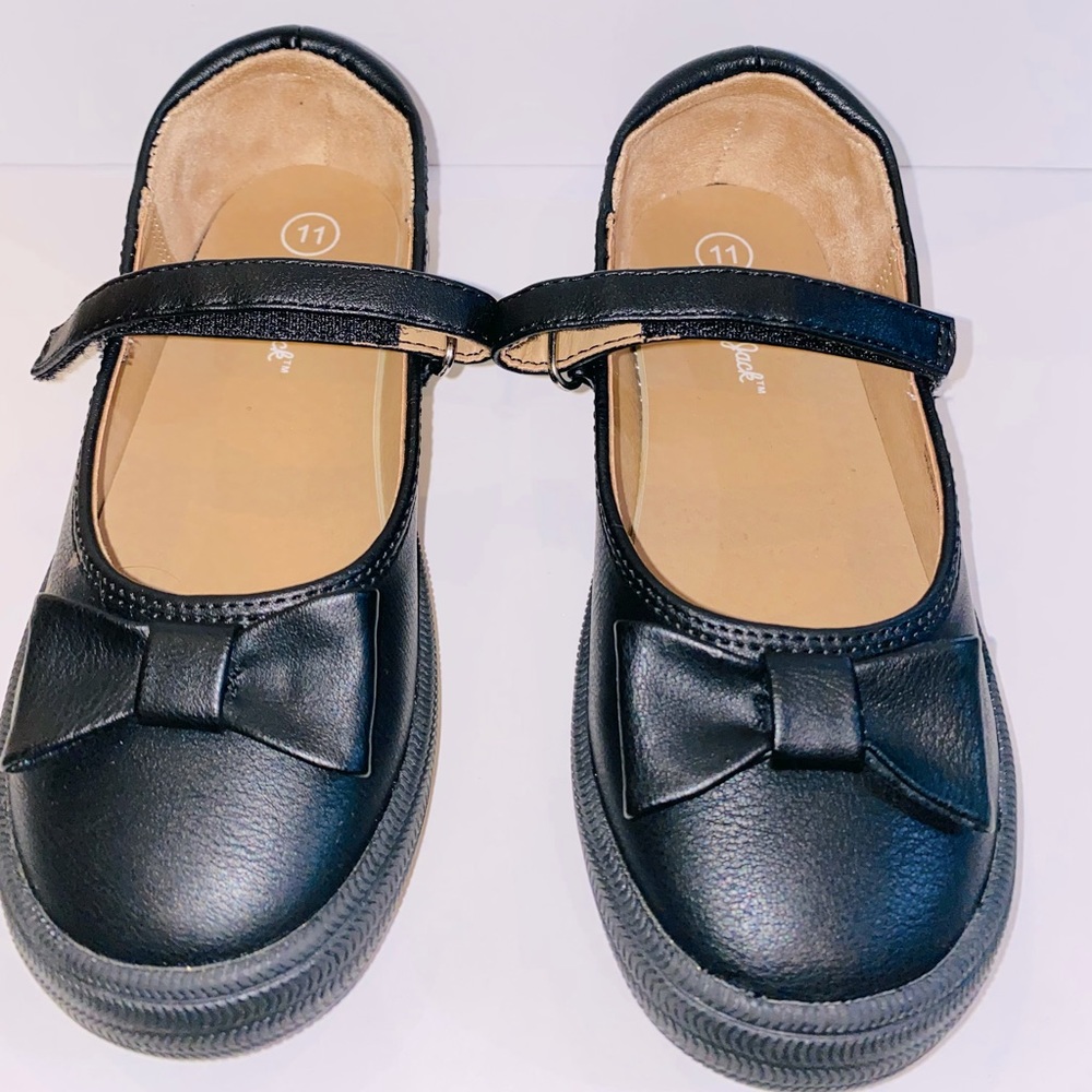 EUC- Cat & Jack Black shoe with bow detail